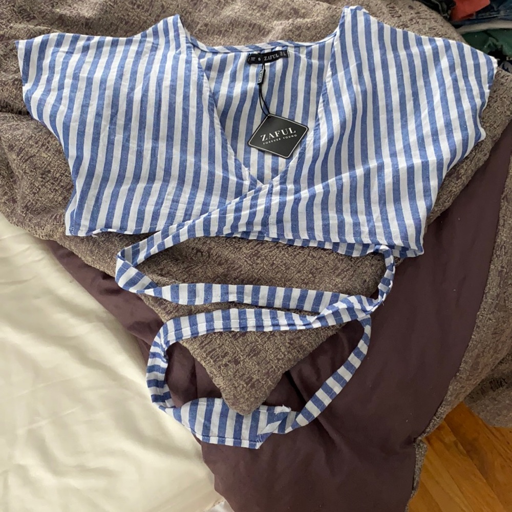 Blue and white striped Tee-shirt tie around